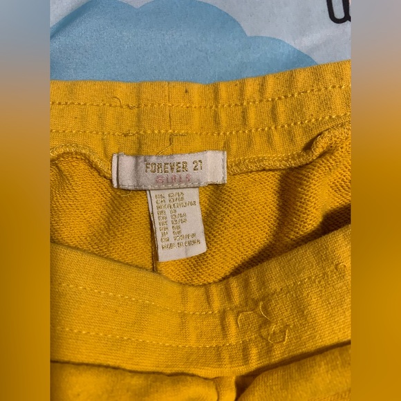 Super cute and cheap yellow sweatpants, extremely comfortable for your kid - Picture 1 of 6